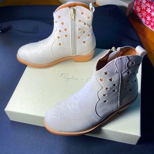 Rylee + Cru star boots! Unisex